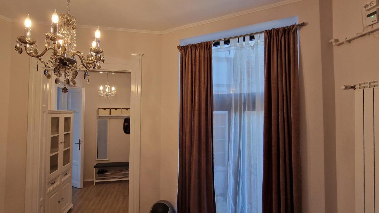 Uvs Central Luxury Apartment ออราแด ภายนอก รูปภาพ