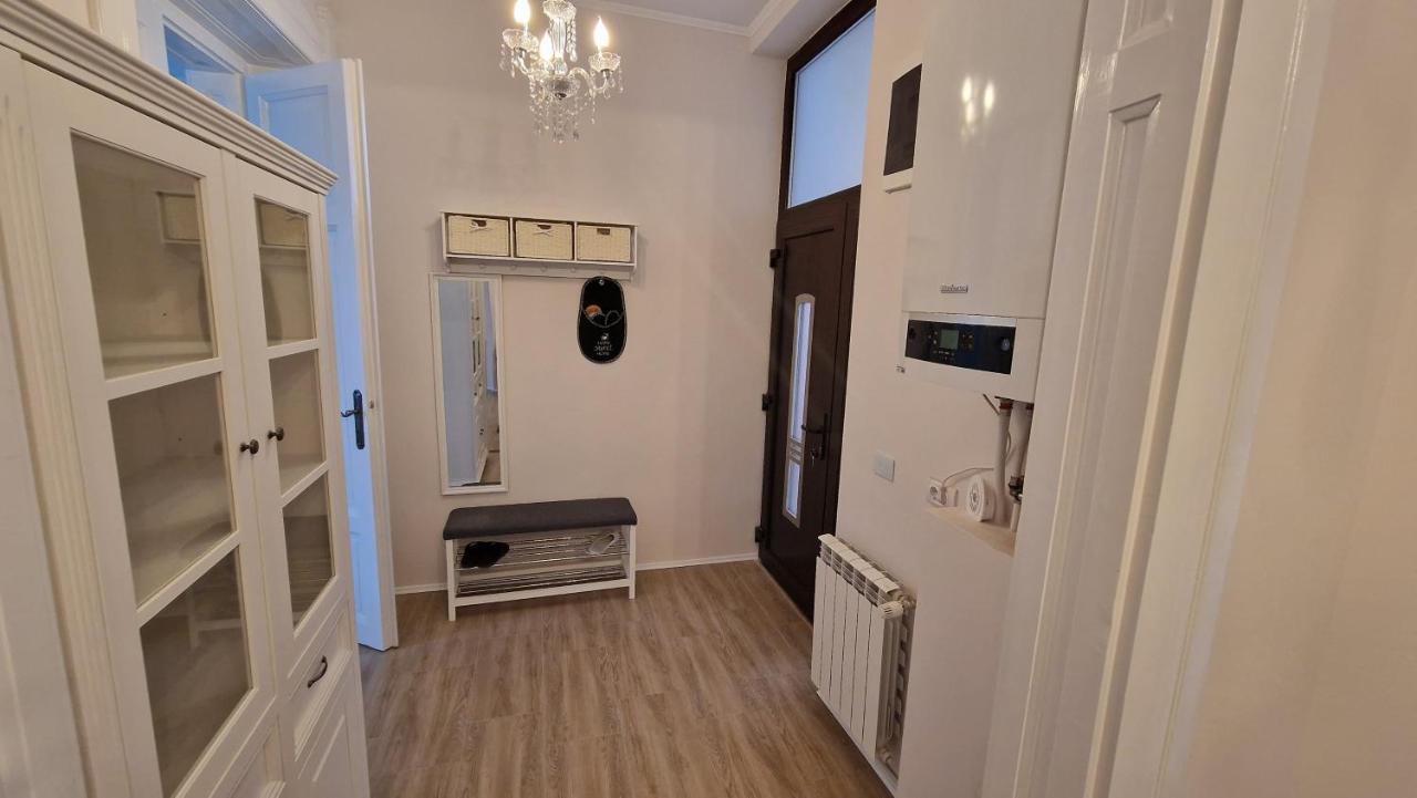 Uvs Central Luxury Apartment ออราแด ภายนอก รูปภาพ