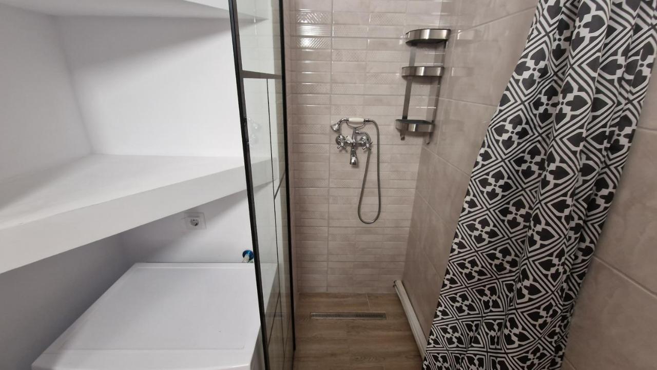 Uvs Central Luxury Apartment ออราแด ภายนอก รูปภาพ
